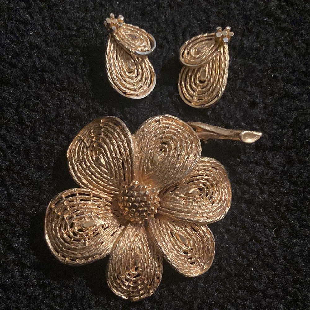Women’s Gold Tone Large Textured Flower Pin & Clip On Tear Drop Earrings Set